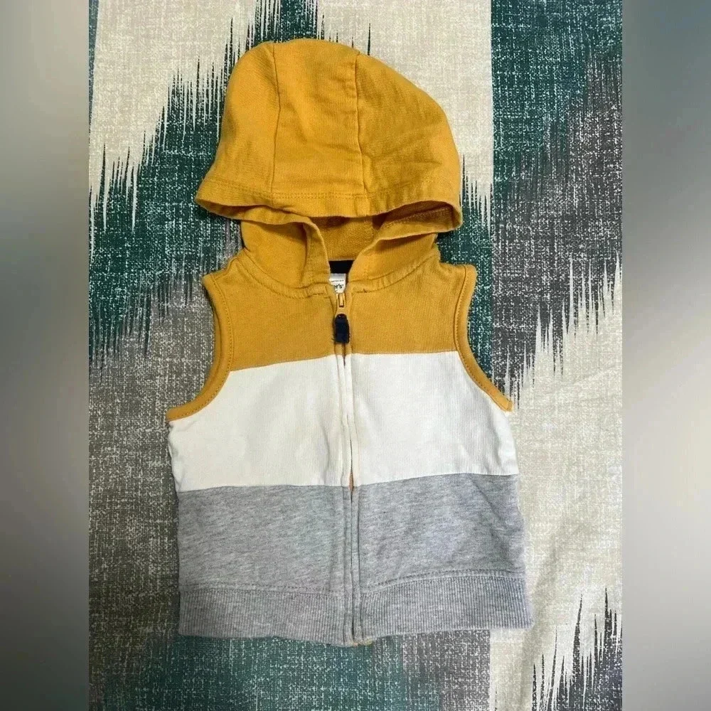 Carter’s 2-Piece Set. Gray and Yellow Set. Jogger with a Vest (Size 12 Months)